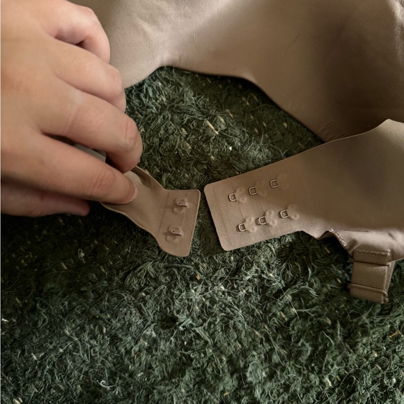 Excellent condition. Just a bit wrinkled from the drawer - Picture 5 of 6